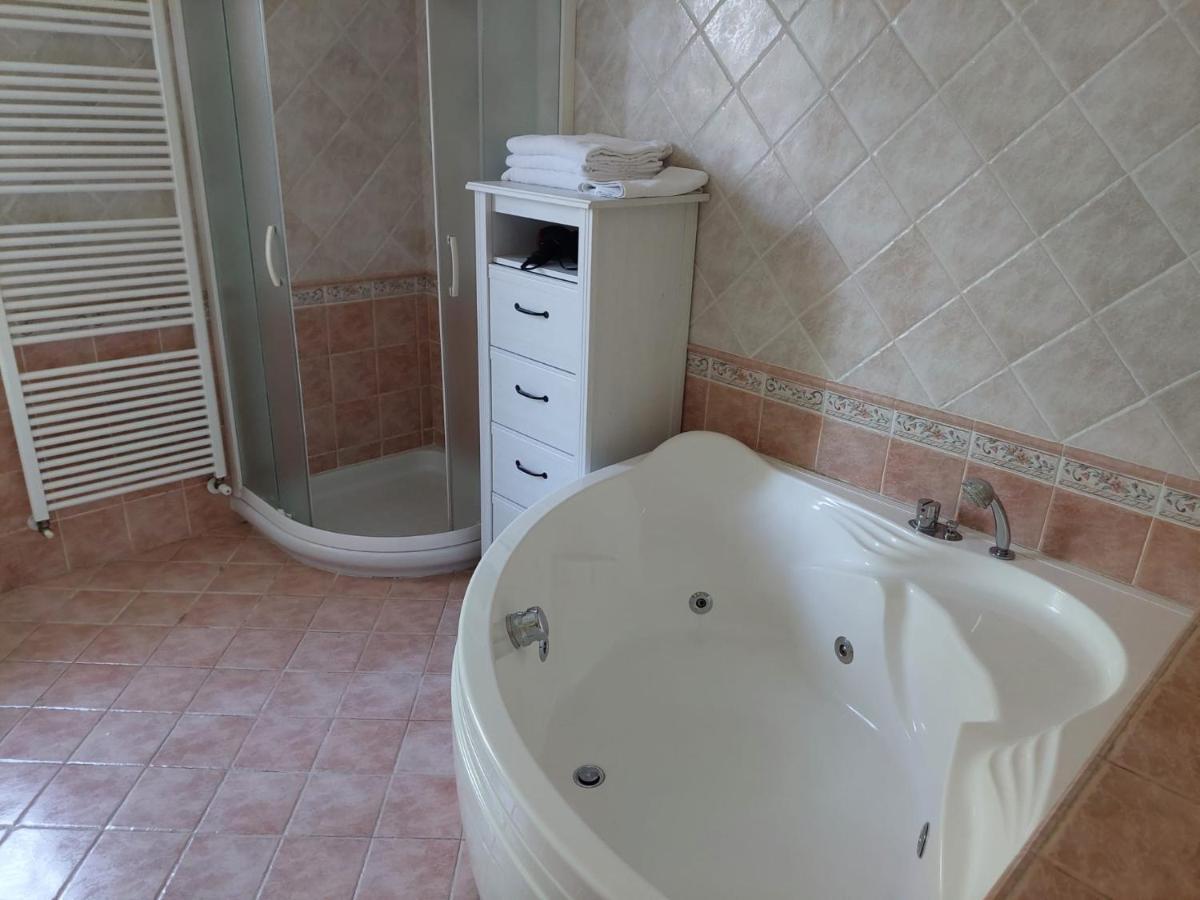 Agriturismo Ca' Isotta Castello di Serravalle エクステリア 写真