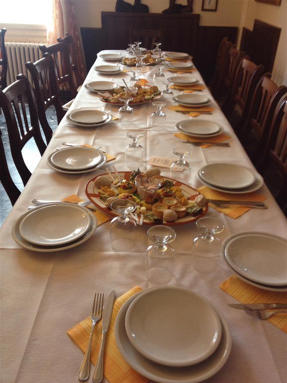 Agriturismo Ca' Isotta Castello di Serravalle エクステリア 写真