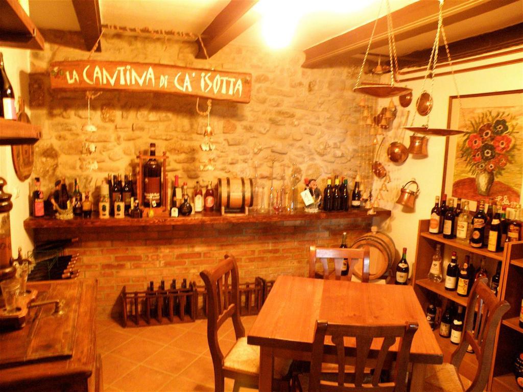 Agriturismo Ca' Isotta Castello di Serravalle エクステリア 写真