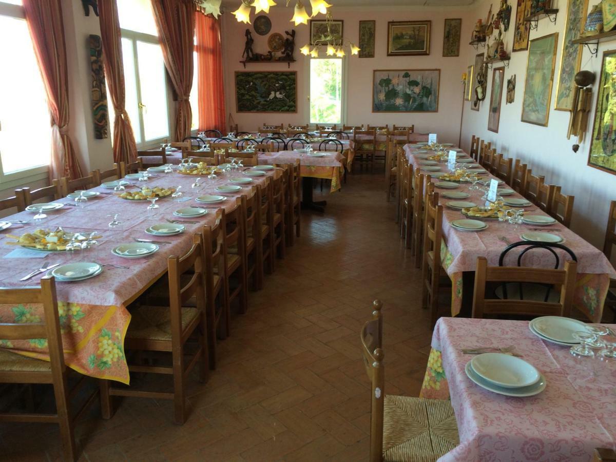 Agriturismo Ca' Isotta Castello di Serravalle エクステリア 写真